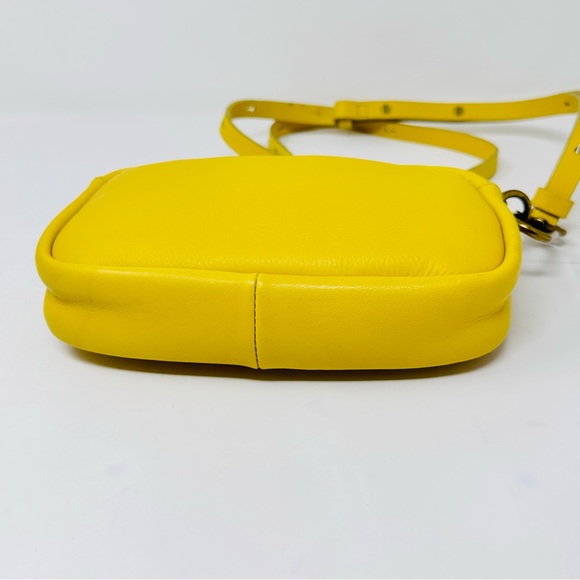 Madewell mini The Leather Carabiner Crossbody Bag In Gilded Chartreuse - Picture 3 of 6